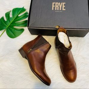 Frye Carly Zip Chelsea Women's Boots size 8.5